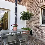 Os Hoes 1851 بيت ضيافة 3*